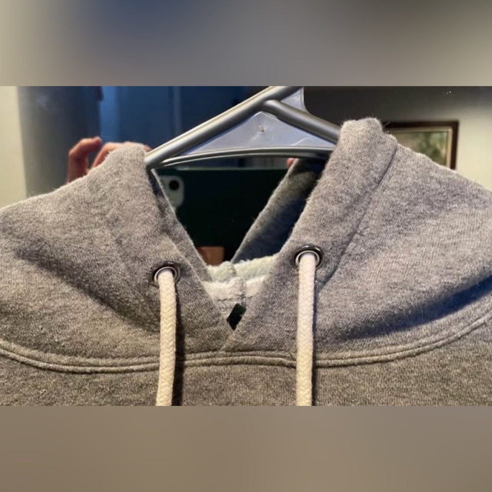 Wild Fable Women’s Cropped Gray Hoodie in Great Condition. Size Small. $6. - Picture 4 of 7